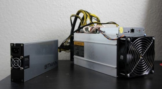 Precio de Bitcoin sube, la dificultad baja y los mineros felices