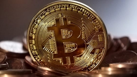 Bitcoin dif&iacute;cilmente llegar&aacute; a ser moneda, seg&uacute;n economistas argentinos