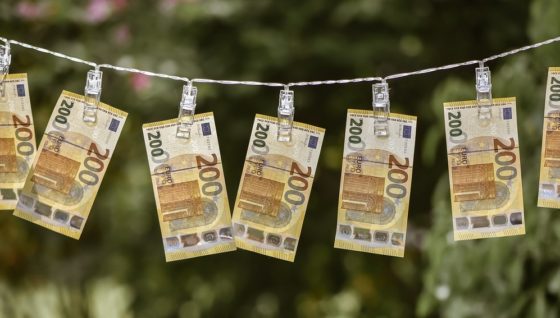 Implicado en lavado de dinero de OneCoin ahora es oficial de cumplimiento en Reino Unido
