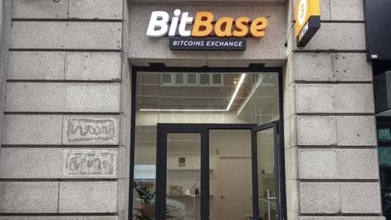 En La Coruña ya puedes comprar bitcoin en una tienda física con euros en efectivo