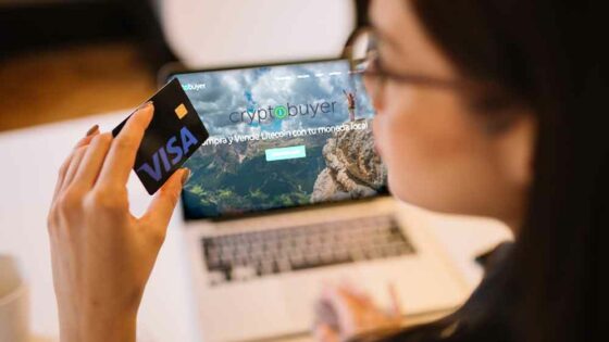 Cryptobuyer canceló su tarjeta Visa recargable con bitcoin y otras criptomonedas
