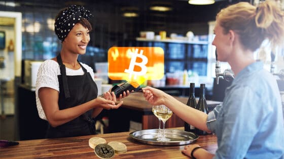 24 locales de entretenimiento nocturno en Paraguay aceptarán bitcoin