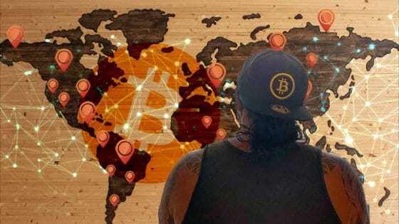 Viaja por el mundo con bitcoin y deja carteras en cada país que visita
