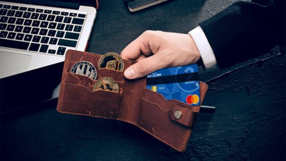 Mastercard lanza tarjeta de débito Bit2Me para pagar con bitcoin y euros